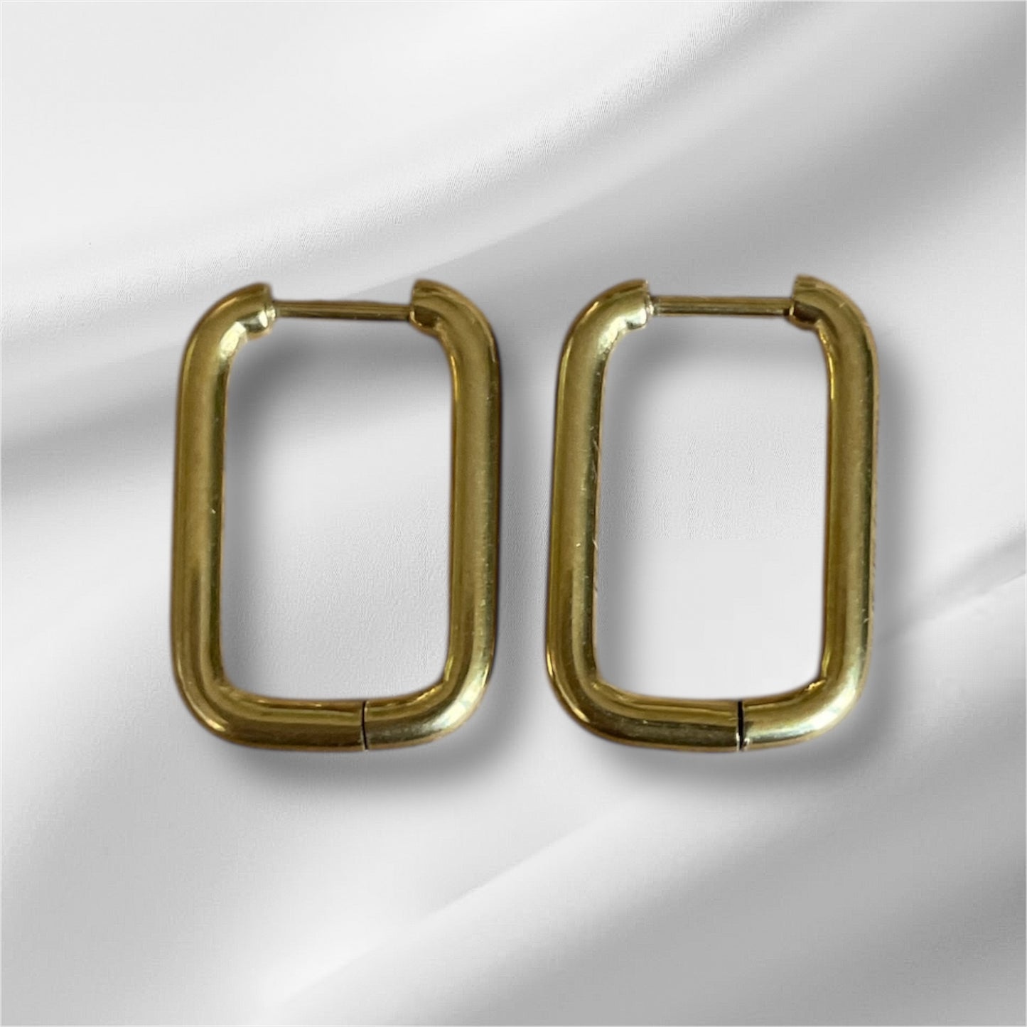 Créoles rectangulaires dorées (2 cm)