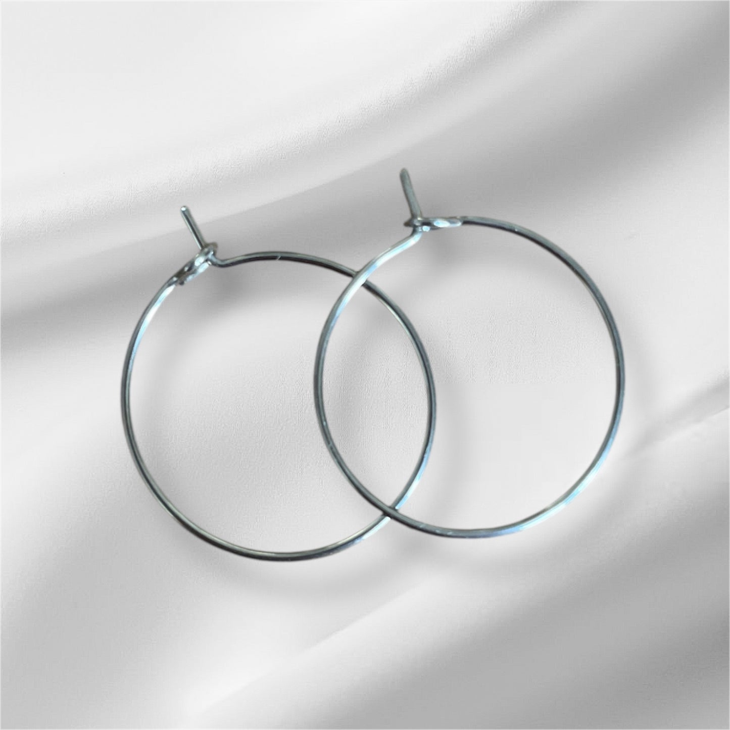 Petites créoles argentées (2 cm)