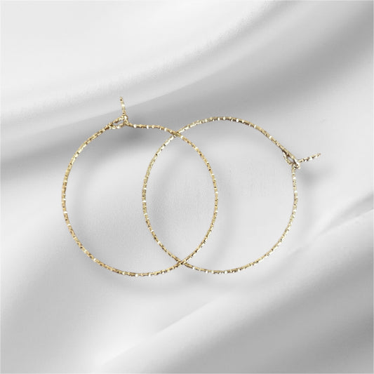 Créoles dorées dentelées (2,5 cm)