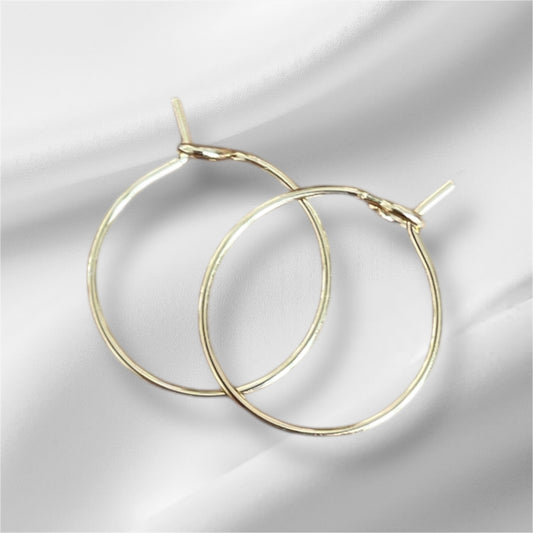 Mini créoles dorées (1,4 cm)