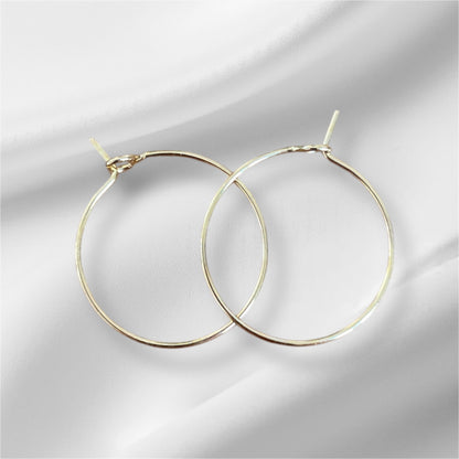 Petites créoles dorées (2 cm)