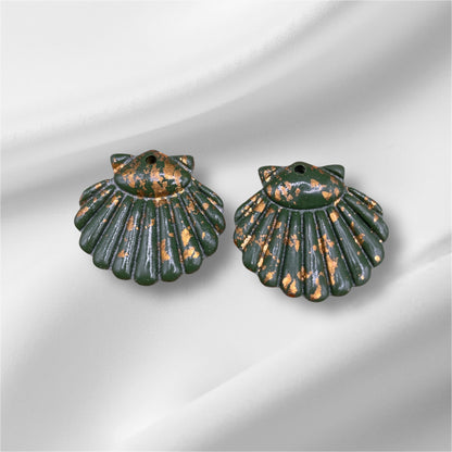 Coquille avec créoles