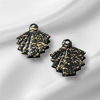 Azurine avec créoles